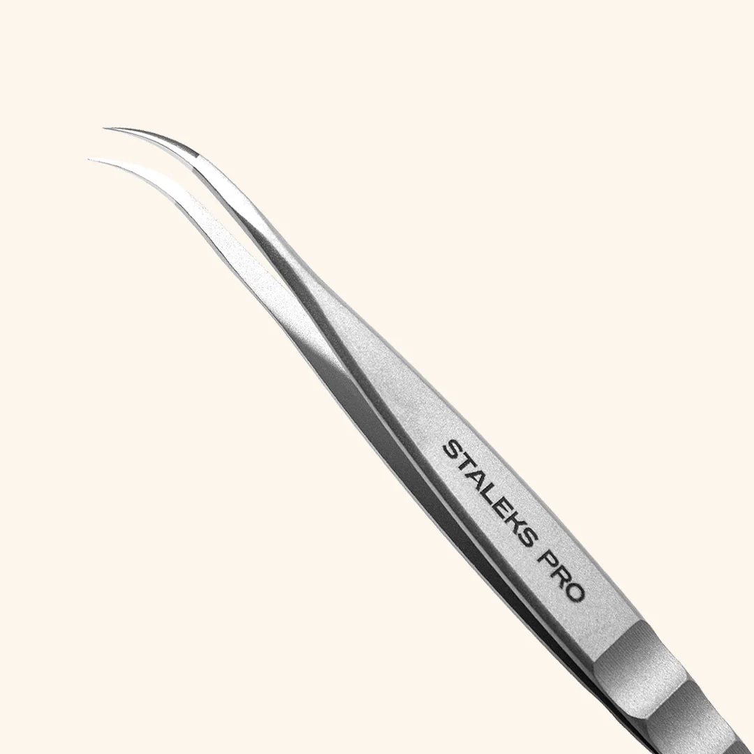 Curved Tip Volume Eyelash Extension Tweezers - Image 4